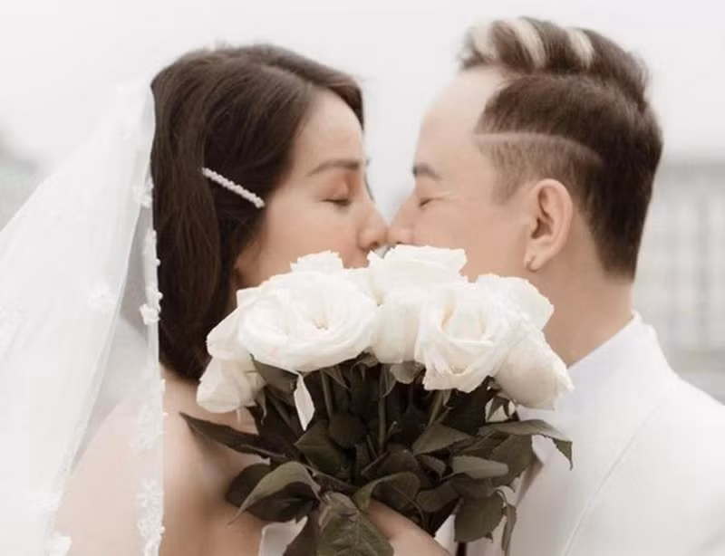 Nửa kia hiện tại của nam diễn viên sinh năm 1969 tên Mai Huế, không hoạt động nghệ thuật. Ảnh: Saostar