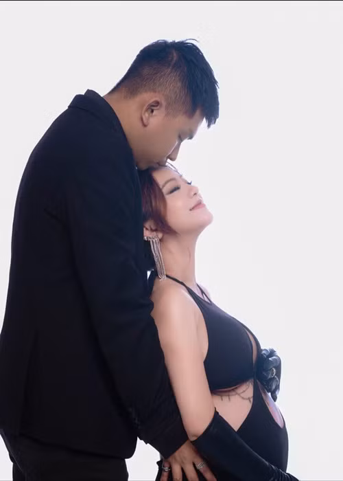 MiA mang bầu con đầu lòng và sẽ lâm bồn trong tháng sau.