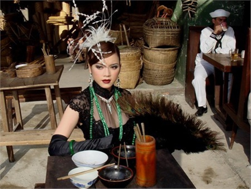 Năm 2008, Lý Nhã Kỳ đóng vai người mẫu vô danh xuất hiện chỉ vài giây trong phim "Thượng Hải" (đạo diễn Mikael Hafstrom, có John Paul Cusack, Châu Nhuận Phát, Củng Lợi). Ảnh: An ninh thủ đô