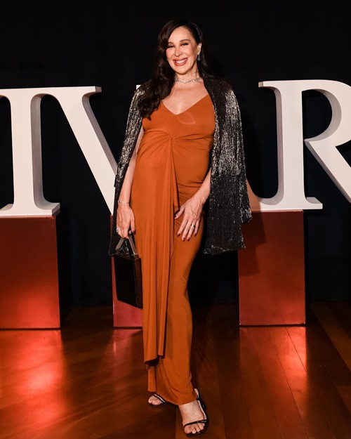 "Tôi đã từ bỏ ý định sinh thêm con. Tôi đã đi du lịch với hai người con của mình. Tôi tập thể dục, tham gia các lớp học, nhuộm tóc. Mọi thứ đều ổn", ngôi sao người Brazil nhớ lại.