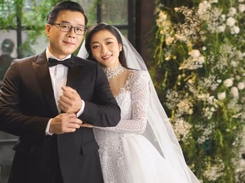 Ha Thanh Xuan ra sao giua tin don hon nhan ran nut?