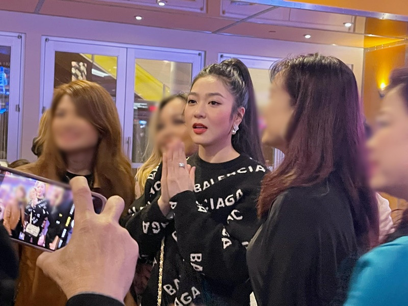 Hà Thanh Xuân và Thắng Ngô làm đám cưới năm 2022 chỉ sau một thời gian ngắn hẹn hò. Trước khi có tin đồn hôn nhân rạn nứt, cả hai thường xuyên dành cho nhau lời ngôn tình, khoe những khoảnh khắc tình tứ bên nhau. Ảnh: FBNV