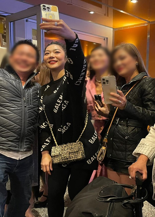 Hà Thanh Xuân và chồng sống xa cách khi cô định cư ở Mỹ còn doanh nhân Thắng Ngô ở Việt Nam. Từng có lần, nữ ca sĩ chia sẻ, cô tự mình sửa lại nhà cửa. Ảnh: FBNV