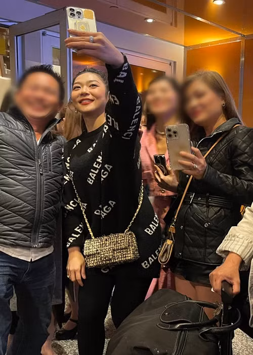 Hà Thanh Xuân và chồng sống xa cách khi cô định cư ở Mỹ còn doanh nhân Thắng Ngô ở Việt Nam. Từng có lần, nữ ca sĩ chia sẻ, cô tự mình sửa lại nhà cửa. Ảnh: FBNV