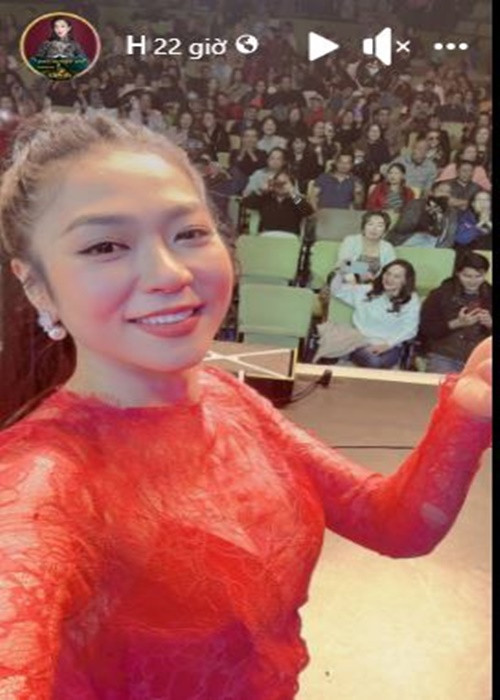 Hà Thanh Xuân vui vẻ đi diễn ở Mỹ. Ảnh chụp màn hình