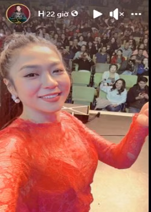 Hà Thanh Xuân vui vẻ đi diễn ở Mỹ. Ảnh chụp màn hình