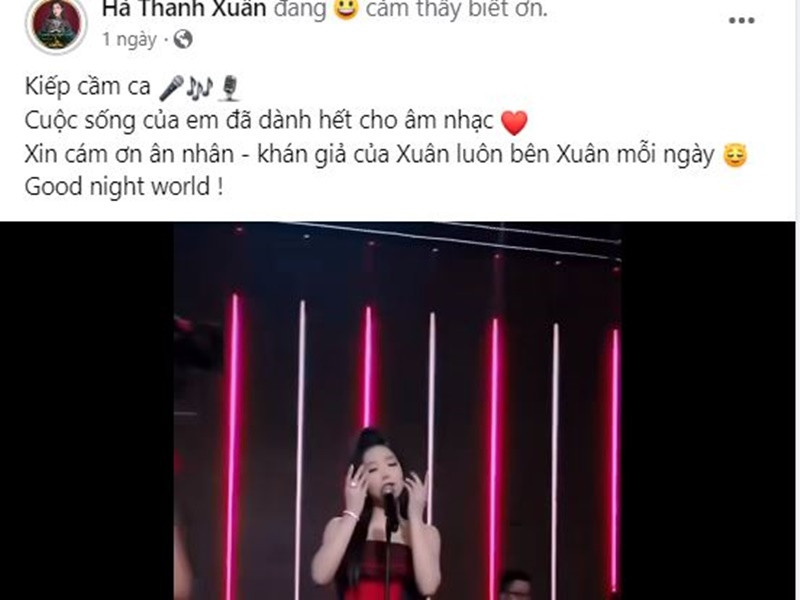 Hà Thanh Xuân đăng tải clip hát tại một đêm nhạc và viết ẩn ý: "Kiếp cầm ca. Cuộc sống của em đã dành hết cho âm nhạc". Ảnh chụp màn hình
