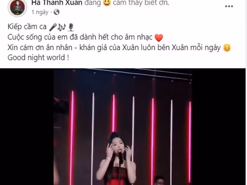 Hà Thanh Xuân đăng tải clip hát tại một đêm nhạc và viết ẩn ý: "Kiếp cầm ca. Cuộc sống của em đã dành hết cho âm nhạc". Ảnh chụp màn hình