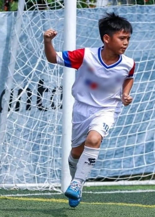 Hạo Khang đam mê bóng đá từ nhỏ. Ảnh: FBNV