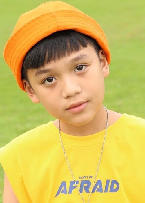 Hạo Khang chia sẻ: “Công việc gì cũng vậy: đá bóng, diễn xuất, học tập, ca hát, võ thuật cũng phải làm bằng cả nhiệt huyết và đam mê, kèm theo đó quan trọng nhất vẫn là trái tim của mình”. Ảnh: FBNV