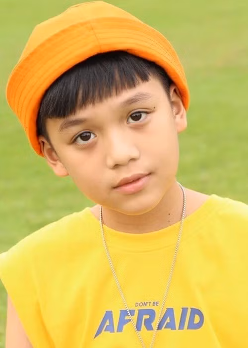 Hạo Khang chia sẻ: “Công việc gì cũng vậy: đá bóng, diễn xuất, học tập, ca hát, võ thuật cũng phải làm bằng cả nhiệt huyết và đam mê, kèm theo đó quan trọng nhất vẫn là trái tim của mình”. Ảnh: FBNV