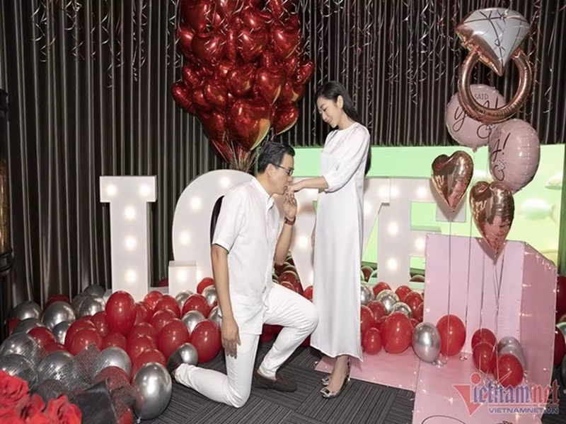 Hà Thanh Xuân lần đầu biết đến Thắng Ngô qua lời “làm mai” của một đạo diễn chương trình truyền hình hồi tháng 4/2021. Đây là thời điểm "vua cá Koi" Việt Nam và vợ cũ đã quyết định ly hôn. Ảnh: Vietnamnet