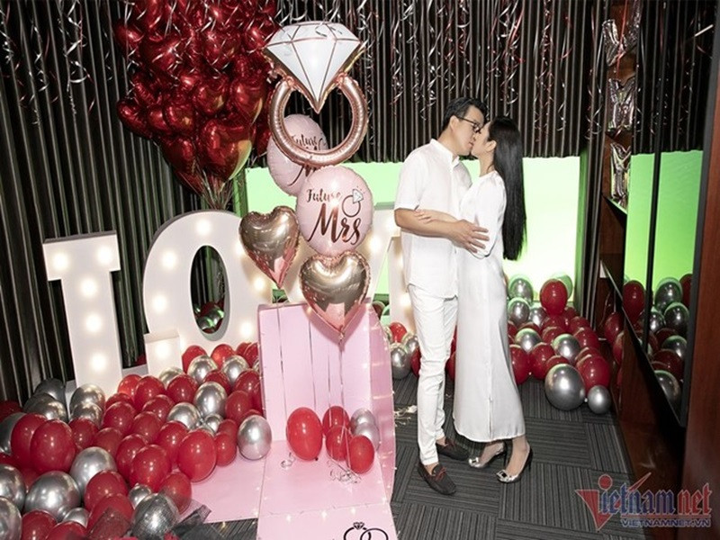 Tháng 3/2022, Hà Thanh Xuân và Thắng Ngô mới chính thức gặp mặt nhau. Trước đó, dịch bệnh bùng phát, cô ở Mỹ, còn chồng ở Việt Nam nên cả hai không thể gặp nhau trực tiếp. Ảnh: Vietnamnet