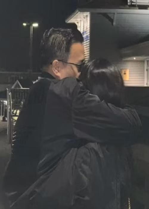 Hà Thanh Xuân từng bày tỏ, vợ chồng cô đã cùng nhau vượt qua bao nhiêu sóng gió, dù có thế nào cô cũng sẽ luôn ở bên cạnh và ủng hộ chồng trong chặng đường phía trước. Ảnh: FBNV