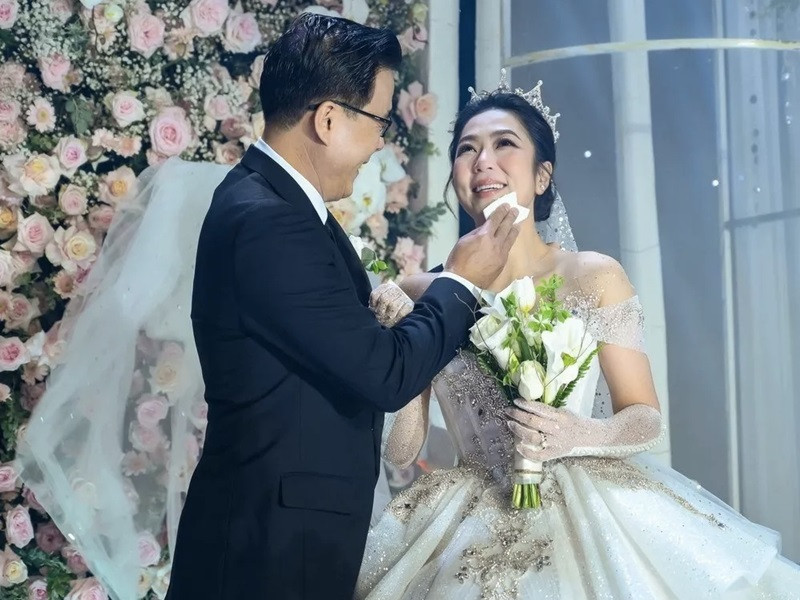 Hà Thanh Xuân và Thắng Ngô tổ chức hôn lễ vào đầu tháng 5/2022 sau màn cầu hôn vào tháng 4/2022. Ảnh: Dân Việt