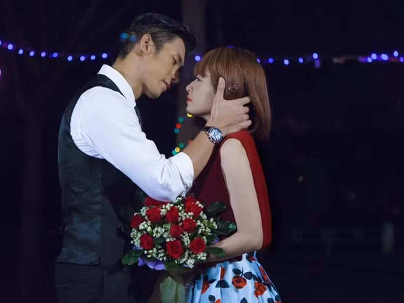 Chi Pu là cái tên quá quen thuộc với khán giả. Từ hot girl, cô lấn sân đóng phim, ca hát, làm MC. Ảnh: FBNV