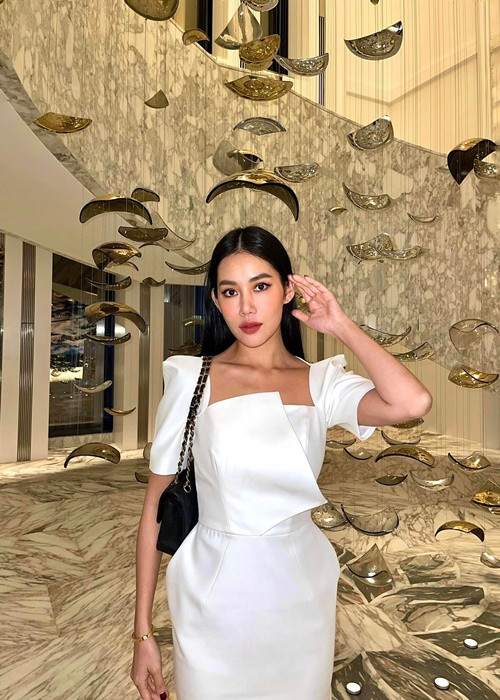 Cô bạn thân của Linh Rin tên thật là Phạm Trà My. Hot girl sinh năm 1990 này từng đóng MV "Cầu vồng khuyết" của Tuấn Hưng, "Anh biết" của Dương Triệu Vũ. Ảnh: FBNV