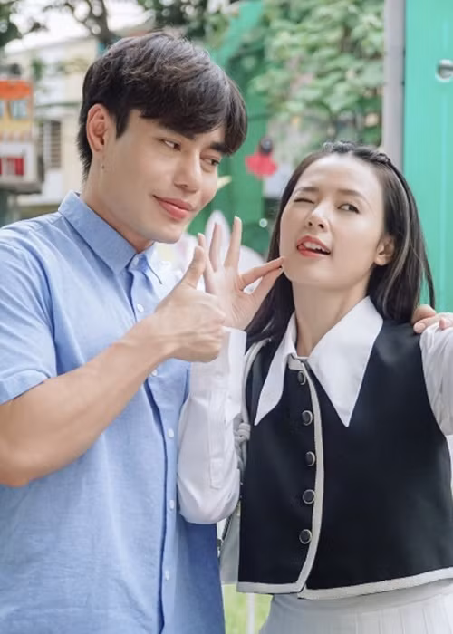 Nữ diễn viên phim "Khi ta hai lăm" thú nhận, cô chưa bao giờ nghĩ sẽ đóng cảnh ngôn tình với Lê Dương Bảo Lâm. Ảnh: Dân Việt