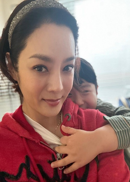 Chae Rim làm mẹ đơn thân sau khi ly hôn chồng kém 2 tuổi. Ảnh: Instagram