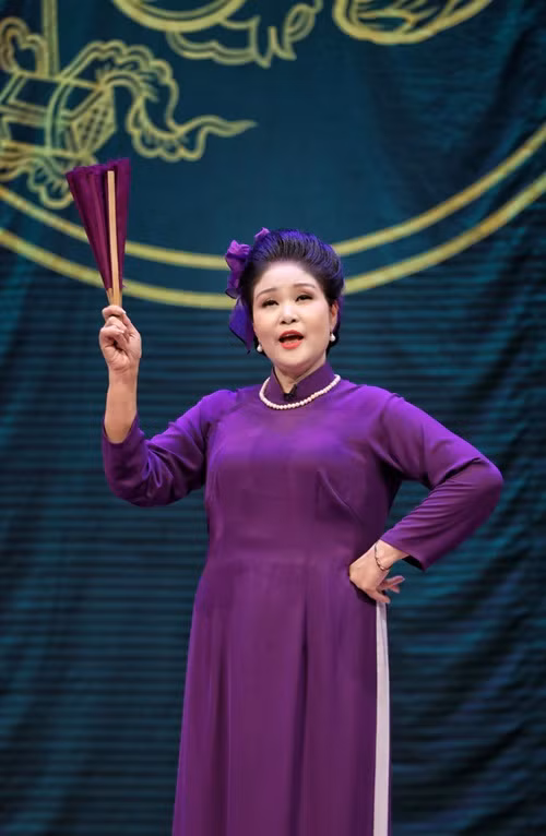 Có nhiều lần thấy Thanh Ngoan bận không có thời gian chăm sóc bản thân, chồng lại chạy vào nấu những món cô thích. Ảnh: VTV