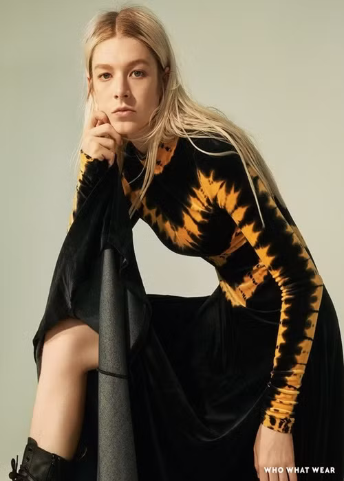 Cô là người mẫu cho nhiều nhà mốt nổi tiếng như: Dior, Miu Miu, Calvin Klein, Vera Wang, Marc Jacobs, Versace. Chân dài thường xuyên xuất hiện trên các tạp chí uy tín quốc tế như Teen Vogue, Paper. Ảnh: Instagram