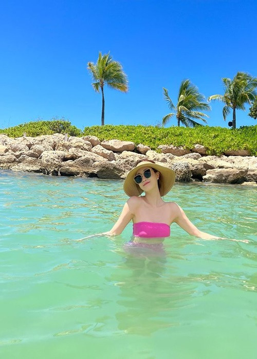 Người đẹp thường xuyên đi du lịch, gặp gỡ bạn bè. Ảnh: Instagram