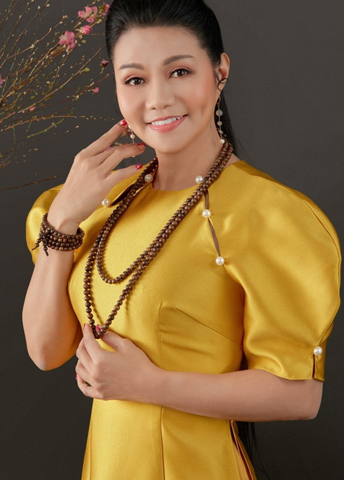 Nhan sắc hiện tại của nữ nghệ sĩ cải lương không có nhiều thay đổi so với lúc trẻ. Ảnh: FBNV