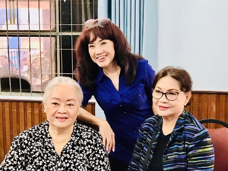 Dù đã bước sang tuổi 63, nữ nghệ sĩ vẫn giữ được vóc dáng khá thon gọn. Phương Hồng Thủy cho biết, dù tuổi già nhưng tâm hồn không hề già, luôn vui vẻ, xì tin. Ảnh: Người lao động