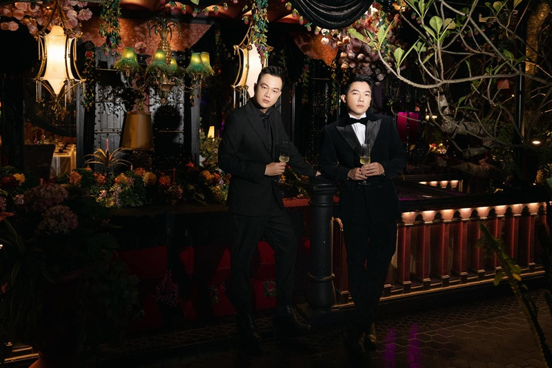 Bộ đôi đạo diễn làm phim về Đàm Vĩnh Hưng đều trẻ tuổi (cùng sinh năm 1983) nhưng rất tài năng dù là đạo diễn tay ngang. Ảnh: FBNV