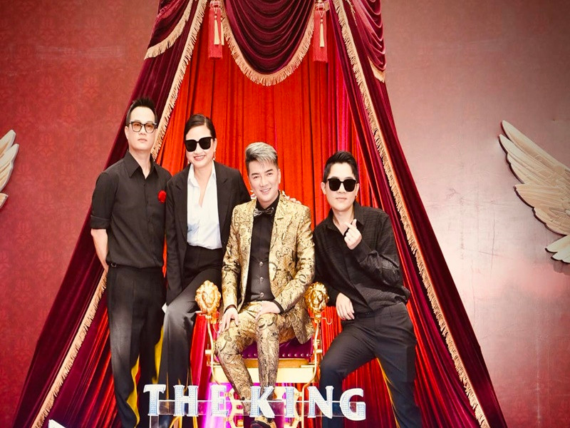 Bảo Nhân chia sẻ trên Người đô thị về dự án “Hào quang rực rỡ - The king”: “Chúng tôi sẽ phát triển kịch bản theo hướng đây là một bộ phim mang nhiều yếu tố giải trí, màu sắc thanh xuân trẻ trung, tươi sáng chạm vào ký ức thanh xuân của rất nhiều khán giả. Và đây cũng sẽ là một bộ phim đầy nhiệt huyết và đam mê về giai đoạn đầu rực rỡ của nền âm nhạc Việt thông qua hành trình trở thành ngôi sao ca nhạc Đàm Vĩnh Hưng!”. Ảnh: FBNV