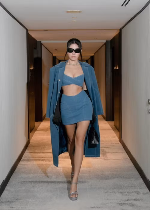 Minh Tú đoạt một số thành tích trong các cuộc thi người mẫu, hoa hậu như giải bạc Siêu mẫu Việt Nam 2013, á quân Asia's Next Top Model 2017, top 10 và đoạt giải Người đẹp châu Á tại cuộc thi Hoa hậu Siêu quốc gia 2018. Trong những năm trở lại đây, cô đắt show làm vedette. Ảnh: FBNV