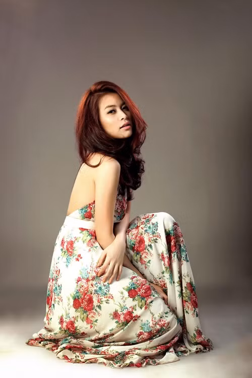 Hoàng Thùy Linh nỗ lực tìm hướng đi cho mình trên con đường âm nhạc. Trong vài năm đầu sau khi tái xuất, cô hợp tác cùng nhạc sĩ Lưu Thiên Hương trong các khúc "Nhịp đập giấc mơ", “Yêu anh”. Ảnh: FBNV