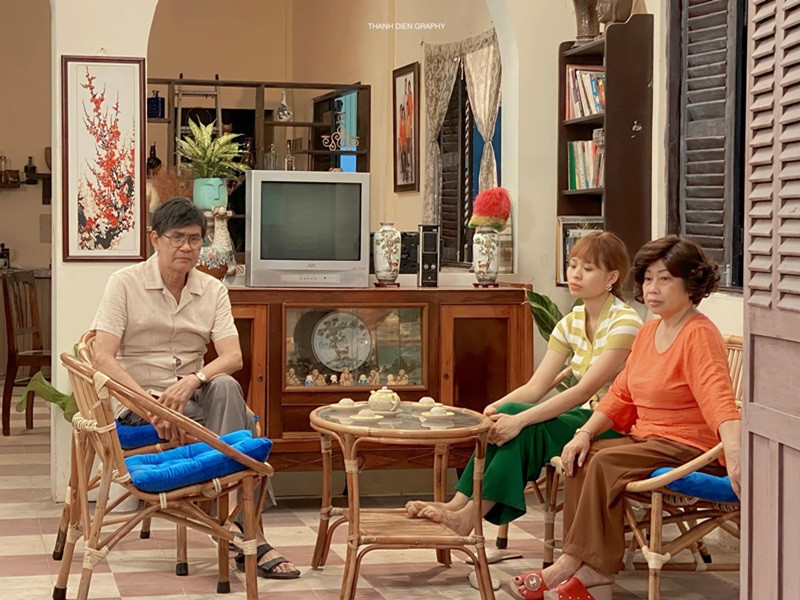 Thanh Điền vào vai ông Châu trong phim truyền hình "Tạp hóa Năm Châu", đóng cùng Lê Lộc, Phi Phụng. Ảnh: FBNV