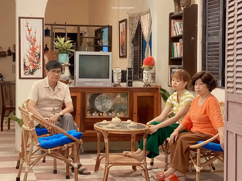 Thanh Điền vào vai ông Châu trong phim truyền hình "Tạp hóa Năm Châu", đóng cùng Lê Lộc, Phi Phụng. Ảnh: FBNV