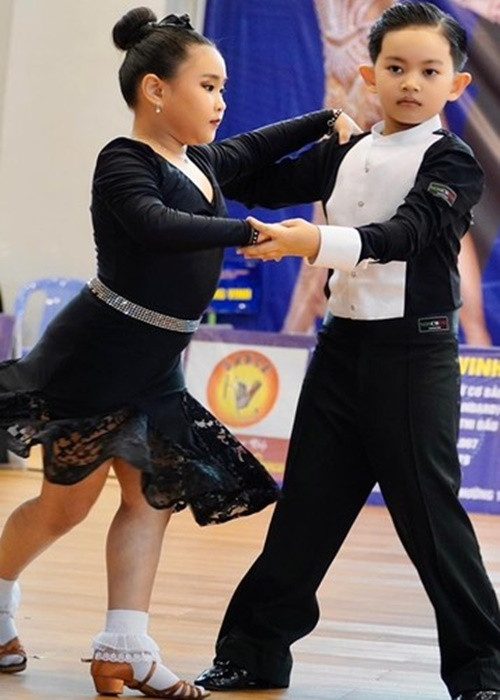 Kubi và Sâu tham gia nhiều cuộc thi khiêu vũ. Ảnh: FBNV