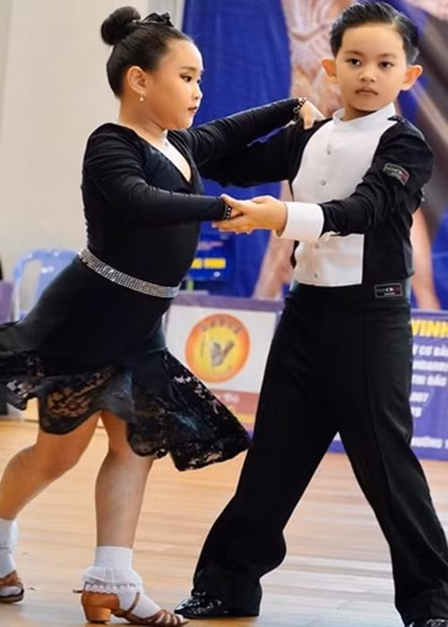 Kubi và Sâu tham gia nhiều cuộc thi khiêu vũ. Ảnh: FBNV