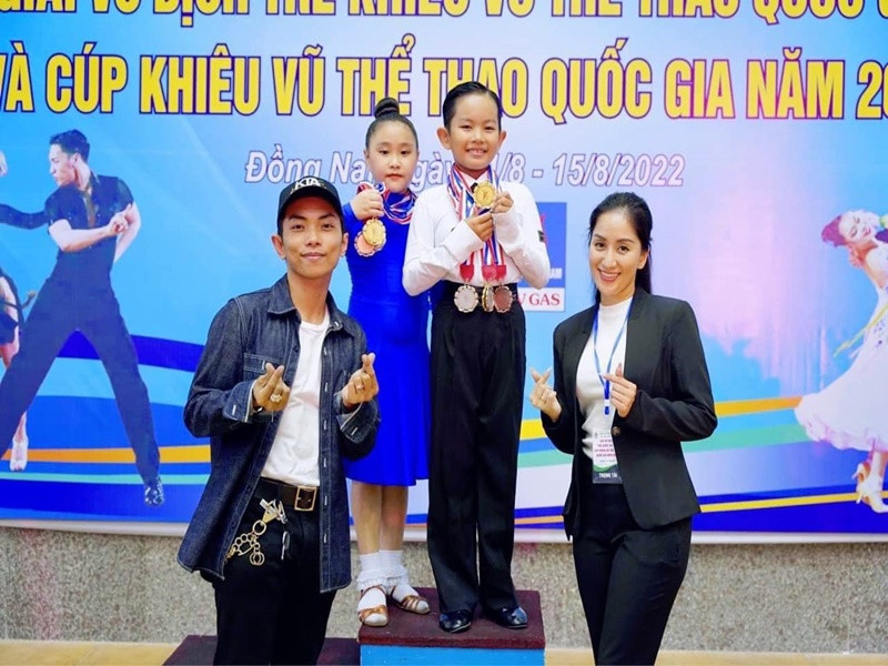 Nhiều người dự đoán trong tương lai bé Kubi có thể sẽ là kiện tướng dancesport giống bố mẹ. Ảnh: FBNV
