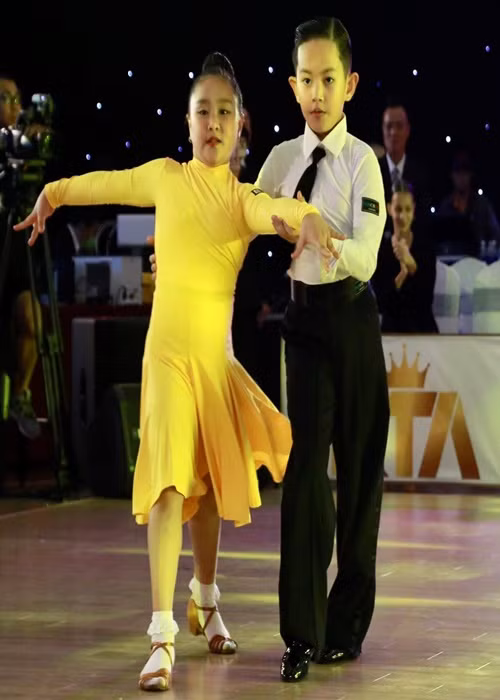 Bạn nhảy của bé Kubi trong vài năm qua có tên thân mật là Sâu. Ảnh: FBNV