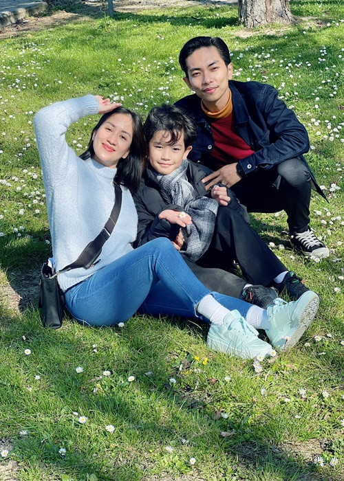 Khánh Thi chăm lo việc ăn uống cho 10 người ở nước ngoài để chồng con và các vận động viên khác có thể tập trung luyện tập. Ảnh: FBNV