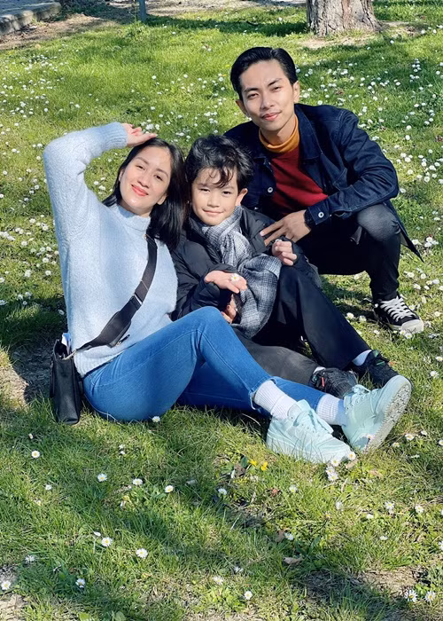 Khánh Thi chăm lo việc ăn uống cho 10 người ở nước ngoài để chồng con và các vận động viên khác có thể tập trung luyện tập. Ảnh: FBNV