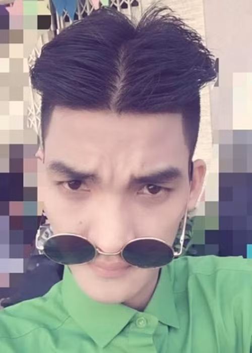 Nam diễn viên gốc Hải Dương chia sẻ trên Zing: “Làm sao có cơ hội cho một đứa xấu xí, ăn mặc quê mùa, nói ngọng như mình được vào học, khi xung quanh là dàn thí sinh cao ráo, xinh đẹp, sành điệu. Tôi buồn bã, lủi thủi trở về quê”. Ảnh: FBNV