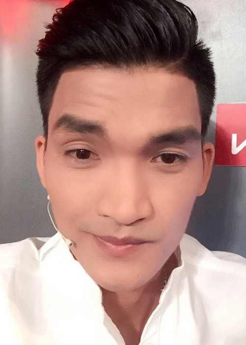 Sau khi trượt khoa diễn viên của Đại học Sân khấu Điện ảnh Hà Nội, Mạc Văn Khoa đỗ khoa đạo diễn của trường Cao đẳng nghệ thuật Nha Trang. Tốt nghiệp, anh vào TPHCM lập nghiệp. Ảnh: FBNV