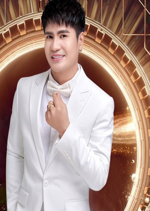 Nói về danh xưng "vua nhạc sàn", Lương Gia Huy chia sẻ rằng, anh quyết định viết lời tiếng Việt, phối nhạc lại các ca khúc nước ngoài trong vũ trường rồi đặt tên cho album là “Vua nhạc sàn”. “Đó chỉ là tên album thôi, xin đừng suy nghĩ rằng tôi tự phong mình là vua này vua kia", anh nói. Ảnh: FBNV