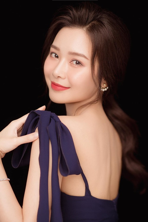 Nhan sắc của Minh Hằng được cho là một trong những lợi thế của cô khi theo đuổi công việc biên tập viên truyền hình. Ảnh: FBNV