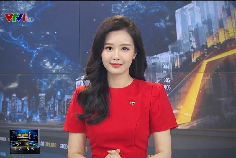 Minh Hằng làm việc tại VTV hơn 10 năm qua. Cô là một trong những MC của chương trình Bản tin tài chính kinh doanh của VTV24. Ảnh: FBNV