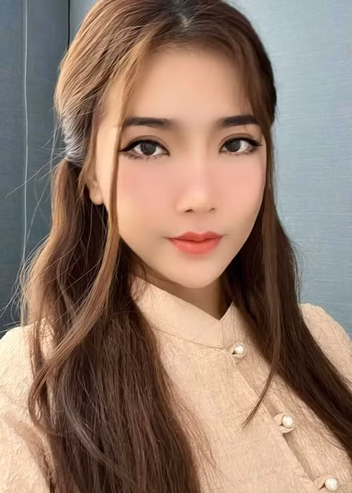  Hoàng Y Nhung vừa chia sẻ trên truyền thông, cô thua lỗ hàng chục tỷ đồng vì tiền ảo nên từng có suy nghĩ tiêu cực. Ảnh: FBNV
