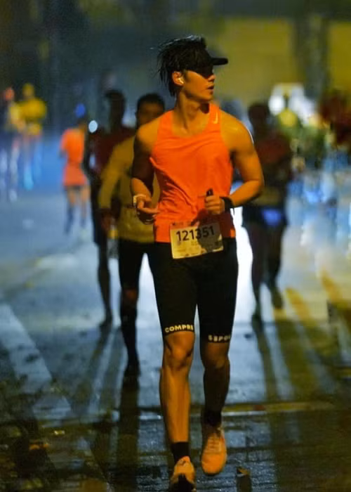 Trong cuộc phỏng vấn với Vietnamnet, diễn viên Nhan Phúc Vinh cho biết, ưu tiên hàng đầu của anh là quay phim, sau đó là chơi thể thao.