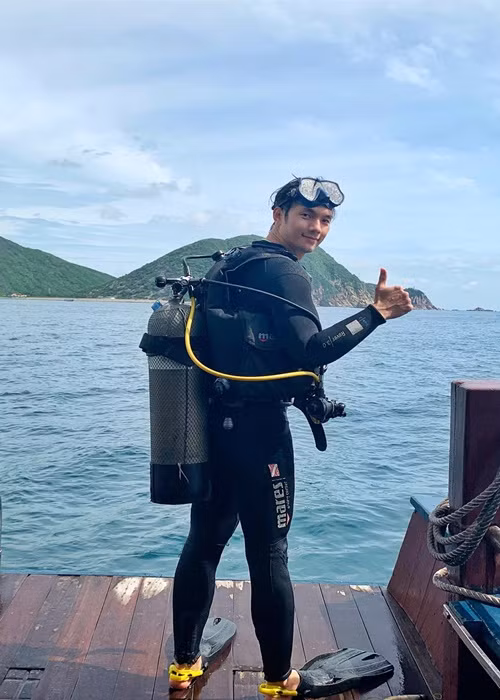 Trước đây, nam diễn viên tốt nghiệp ngành Giáo dục Thể chất tại Cần Thơ.