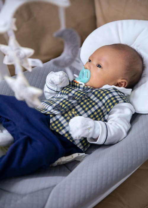 Cậu nhóc càng lớn càng kháu khỉnh.