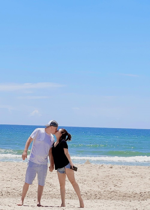 Thu Phượng quyết định tái hôn bởi chồng là một người đàn ông lịch sự, rất tốt bụng và cực kỳ hiền lành.